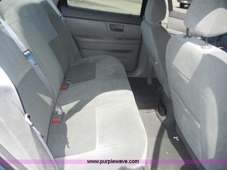 image for item D4476 2006 Ford Taurus SE