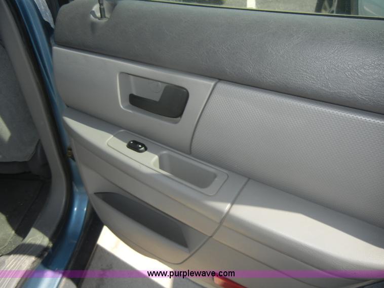 image for item D4476 2006 Ford Taurus SE