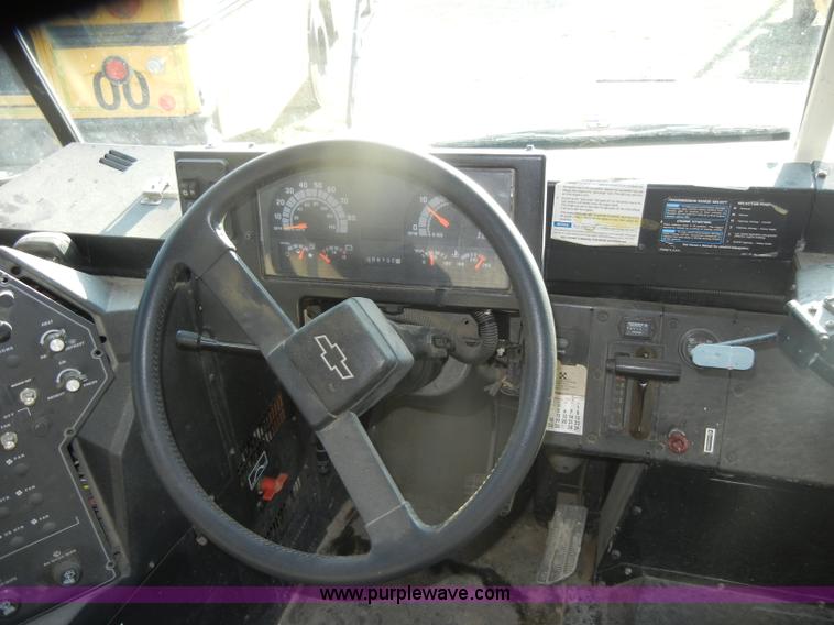 image for item D4494 1998 Chevrolet B7 Bluebird school bus