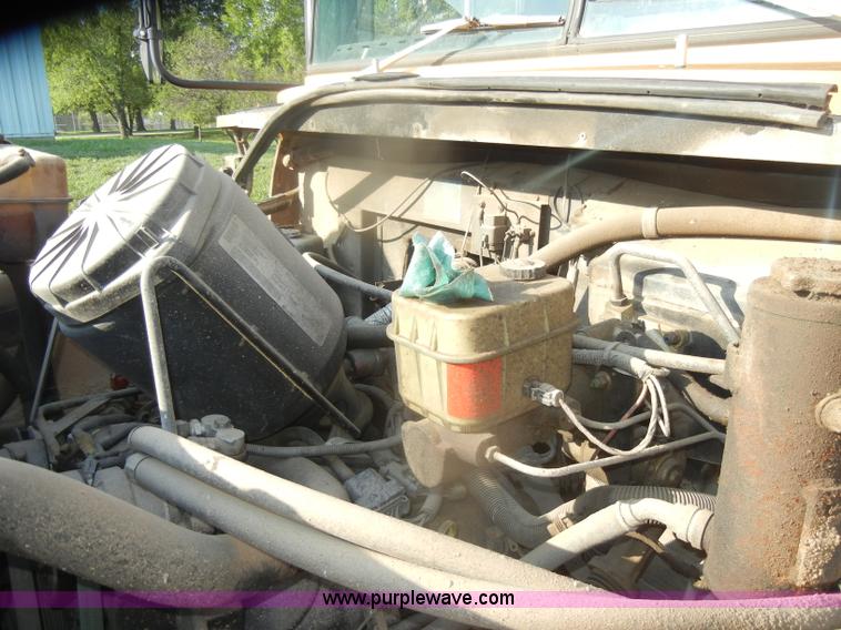 image for item D4494 1998 Chevrolet B7 Bluebird school bus