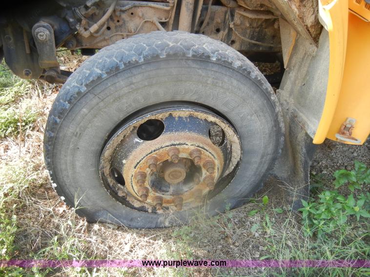 image for item D4494 1998 Chevrolet B7 Bluebird school bus