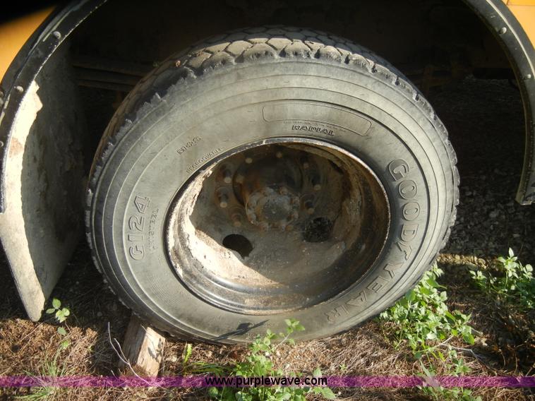 image for item D4494 1998 Chevrolet B7 Bluebird school bus