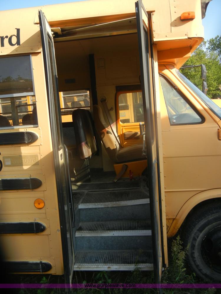 image for item D4495 1989 GMC G3500 Vandura-Ward school bus