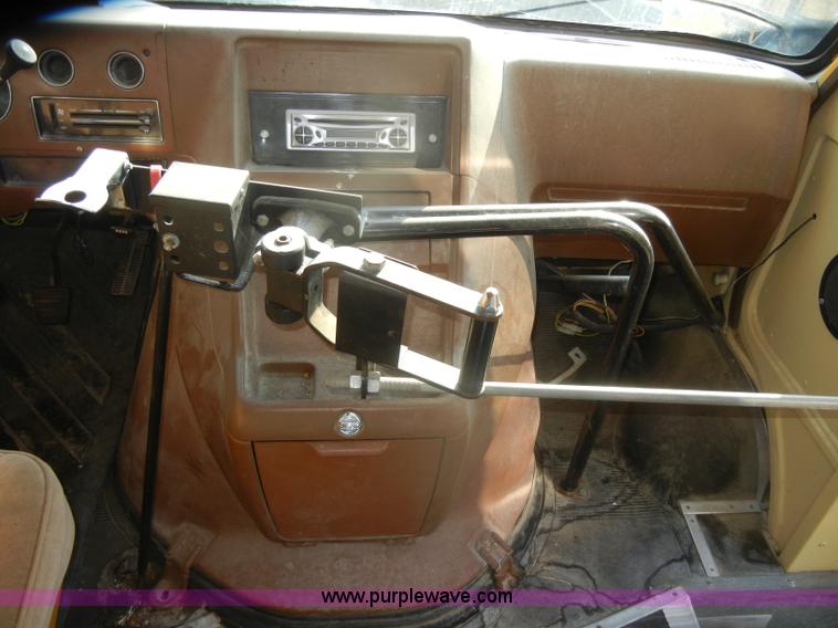 image for item D4495 1989 GMC G3500 Vandura-Ward school bus