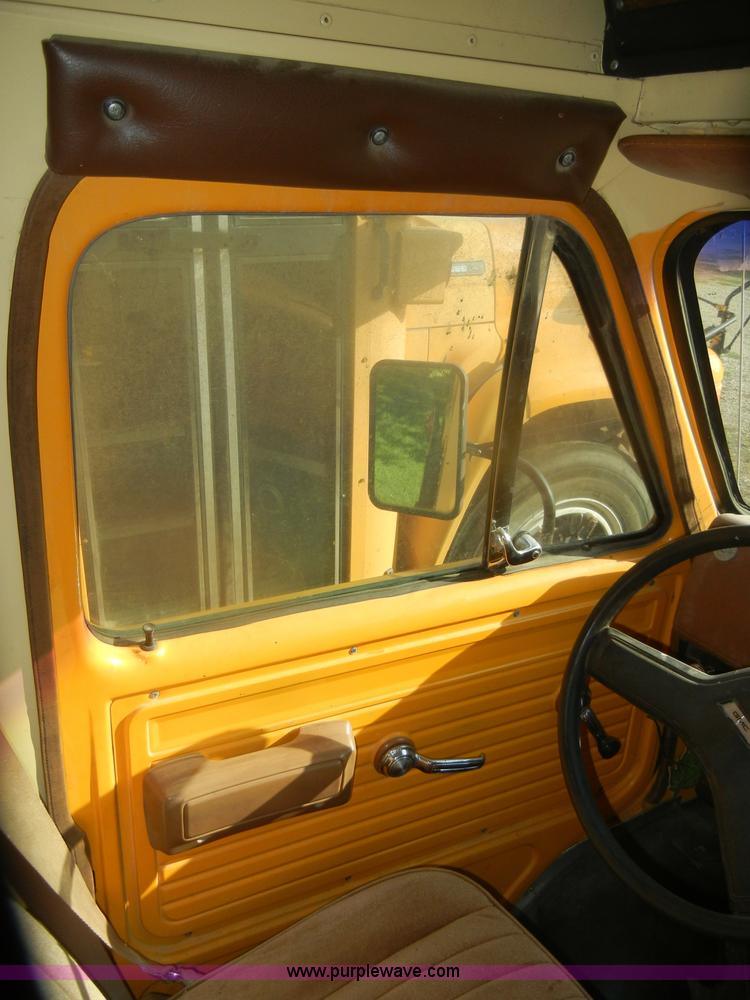 image for item D4495 1989 GMC G3500 Vandura-Ward school bus