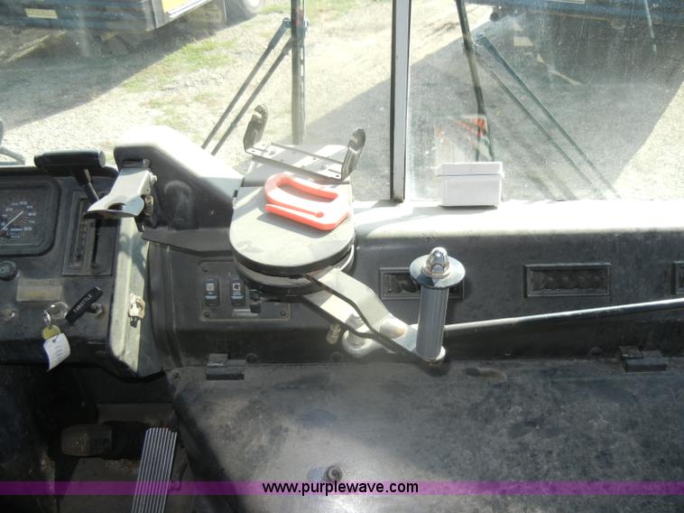 image for item D4496 1997 Thomas Built Saf-T-Liner MVP EF school bus