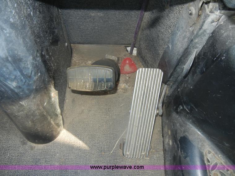 image for item D4496 1997 Thomas Built Saf-T-Liner MVP EF school bus