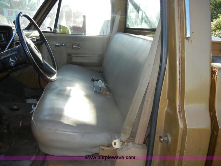 image for item D4613 1985 Chevrolet C1500 Custom Deluxe pickup truck