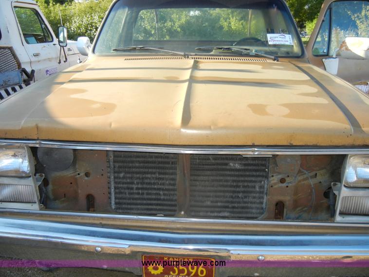 image for item D4613 1985 Chevrolet C1500 Custom Deluxe pickup truck