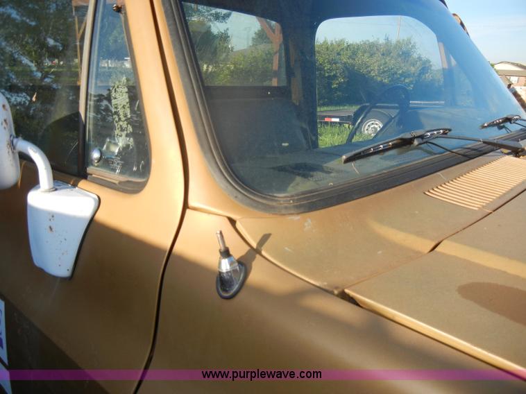 image for item D4613 1985 Chevrolet C1500 Custom Deluxe pickup truck