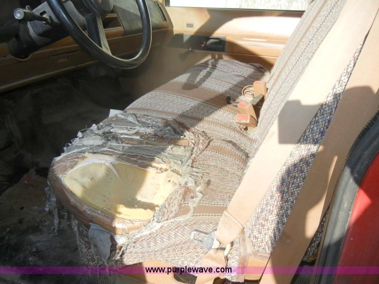 image for item D4616 1989 GMC Sierra 1500 SL pickup truck