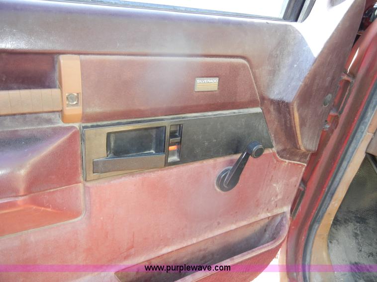 image for item D4616 1989 GMC Sierra 1500 SL pickup truck