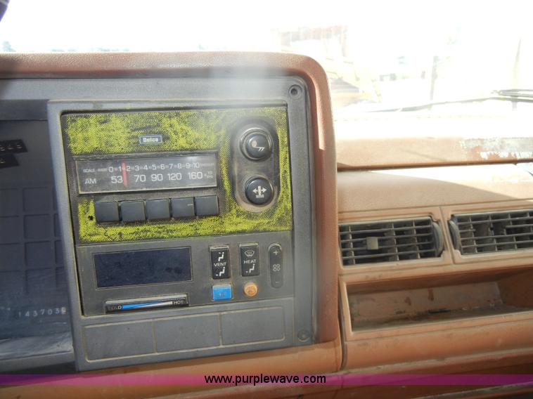 image for item D4616 1989 GMC Sierra 1500 SL pickup truck