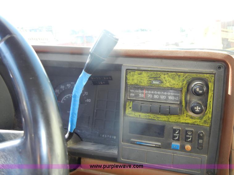 image for item D4616 1989 GMC Sierra 1500 SL pickup truck