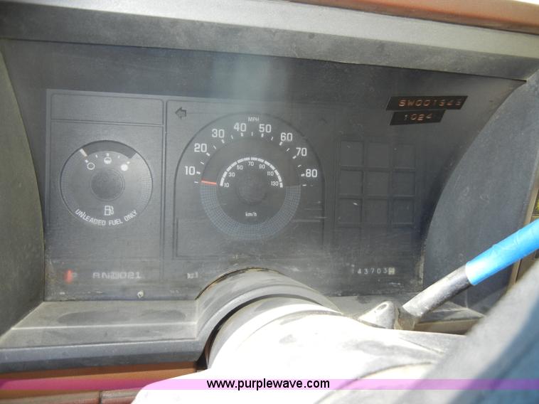 image for item D4616 1989 GMC Sierra 1500 SL pickup truck