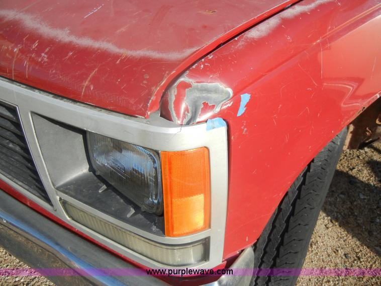 image for item D4616 1989 GMC Sierra 1500 SL pickup truck