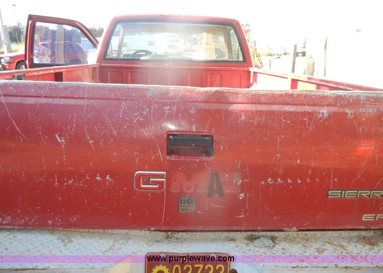 image for item D4616 1989 GMC Sierra 1500 SL pickup truck