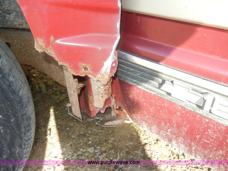 image for item D4616 1989 GMC Sierra 1500 SL pickup truck