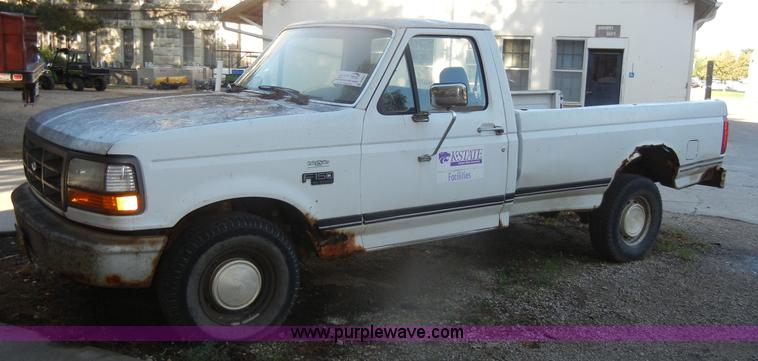 image for item D4617 1993 Ford F150 XL pickup truck