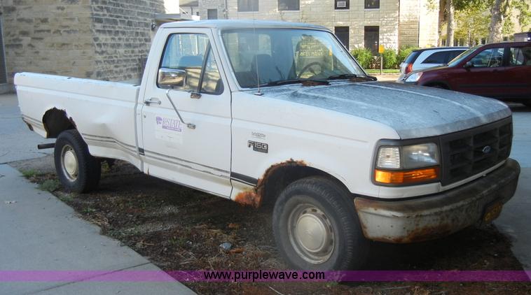 image for item D4617 1993 Ford F150 XL pickup truck