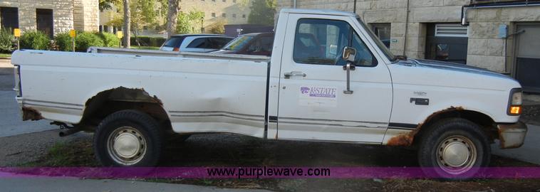 image for item D4617 1993 Ford F150 XL pickup truck