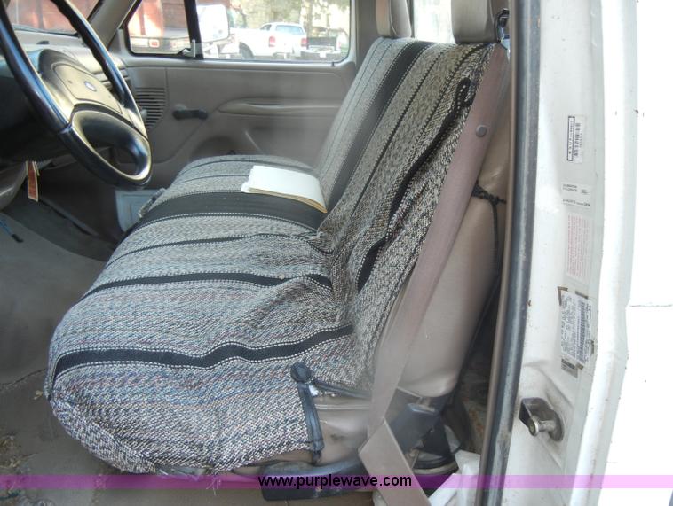 image for item D4617 1993 Ford F150 XL pickup truck