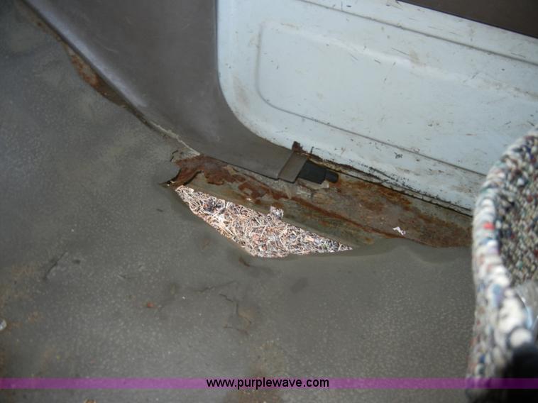 image for item D4617 1993 Ford F150 XL pickup truck