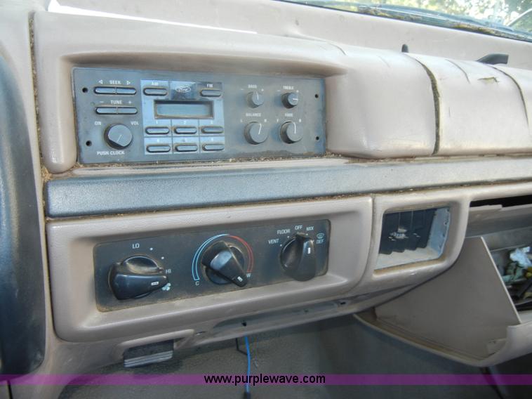 image for item D4617 1993 Ford F150 XL pickup truck