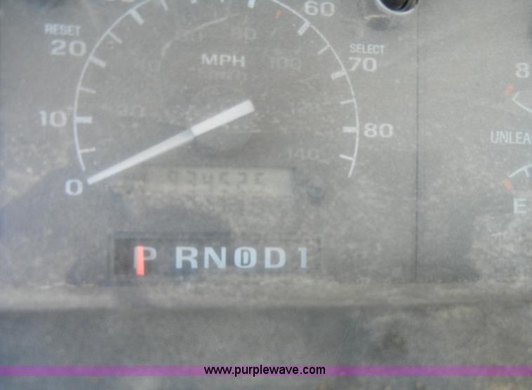 image for item D4617 1993 Ford F150 XL pickup truck