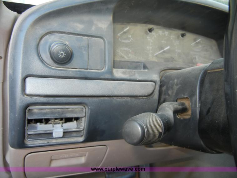 image for item D4617 1993 Ford F150 XL pickup truck