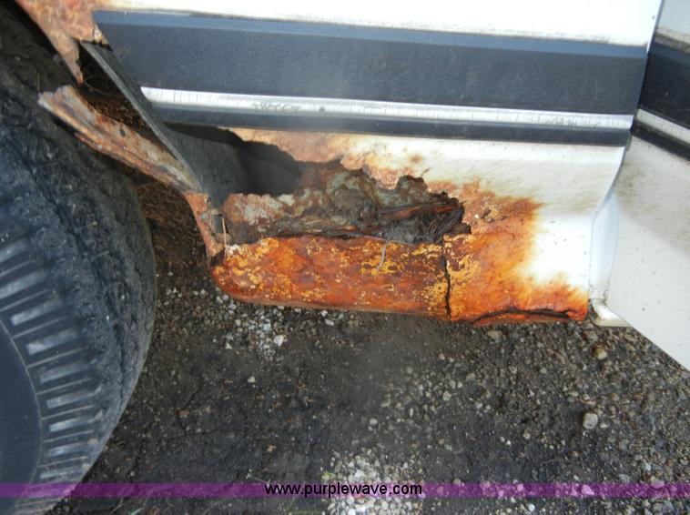 image for item D4617 1993 Ford F150 XL pickup truck