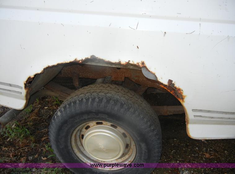 image for item D4617 1993 Ford F150 XL pickup truck