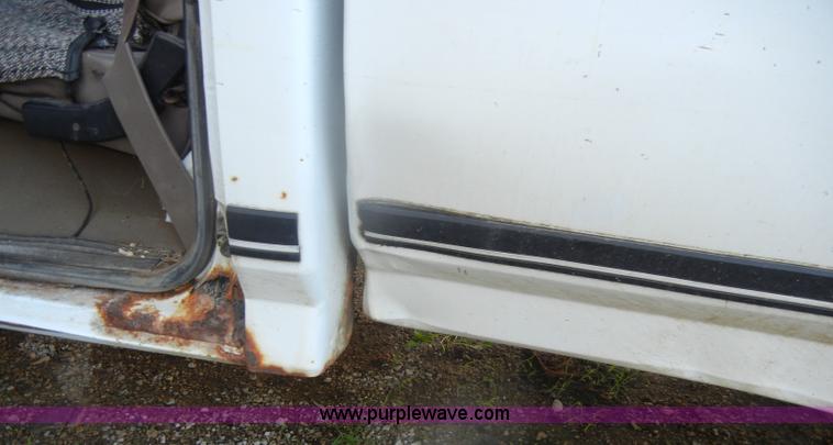 image for item D4617 1993 Ford F150 XL pickup truck