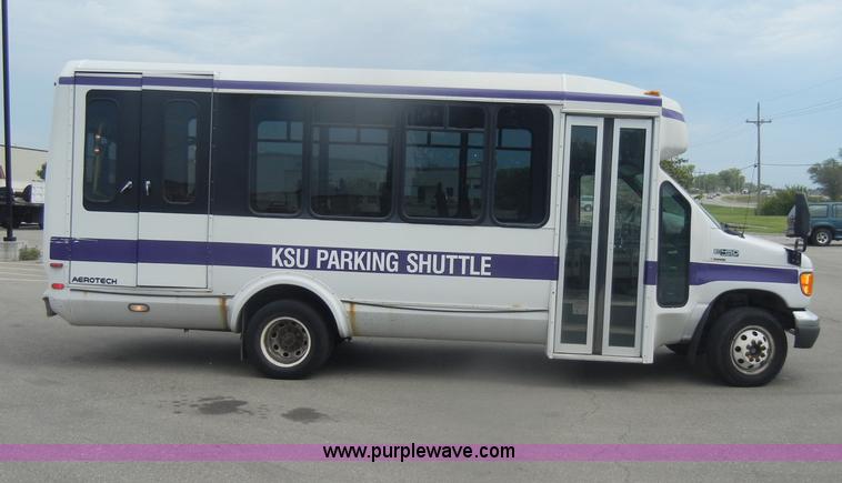 image for item D4999 2005 Ford E450 Super Duty shuttle bus
