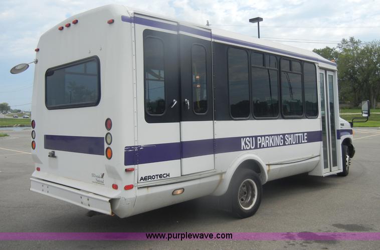 image for item D4999 2005 Ford E450 Super Duty shuttle bus