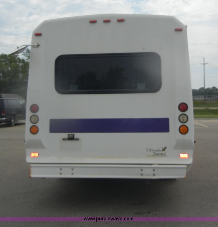 image for item D4999 2005 Ford E450 Super Duty shuttle bus