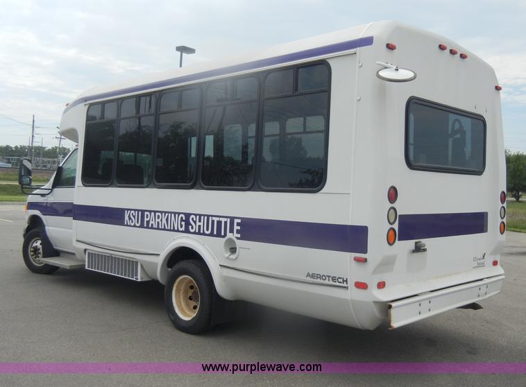 image for item D4999 2005 Ford E450 Super Duty shuttle bus