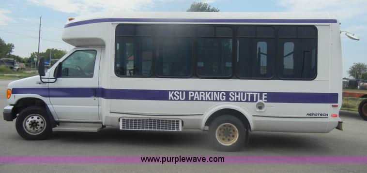image for item D4999 2005 Ford E450 Super Duty shuttle bus
