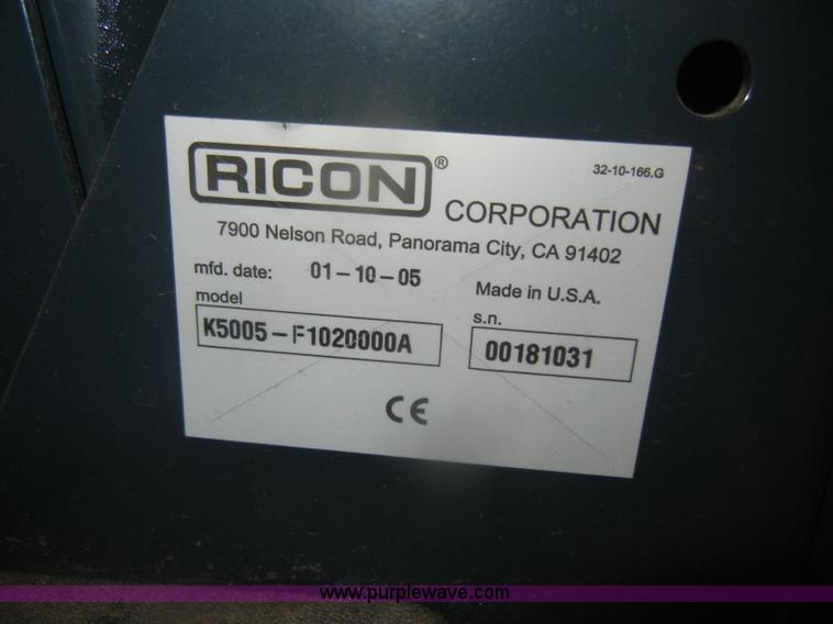 image for item D4999 2005 Ford E450 Super Duty shuttle bus