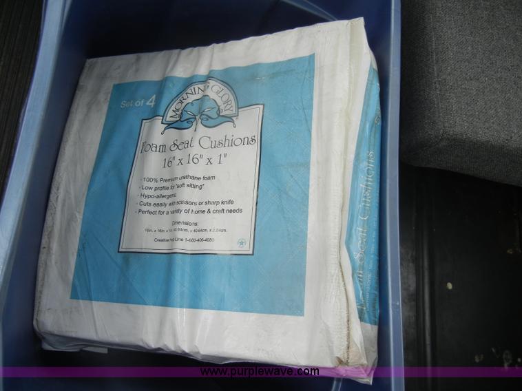 image for item D4999 2005 Ford E450 Super Duty shuttle bus