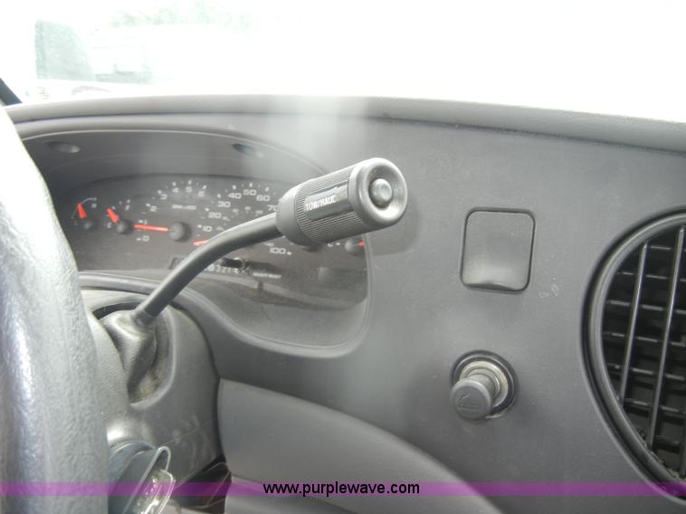 image for item D4999 2005 Ford E450 Super Duty shuttle bus