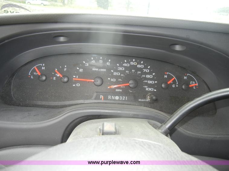 image for item D4999 2005 Ford E450 Super Duty shuttle bus