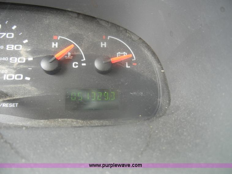 image for item D4999 2005 Ford E450 Super Duty shuttle bus