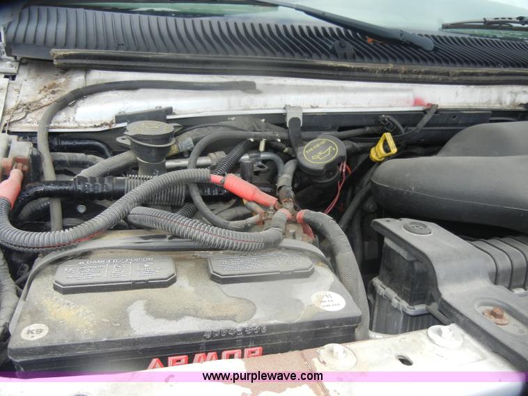 image for item D4999 2005 Ford E450 Super Duty shuttle bus