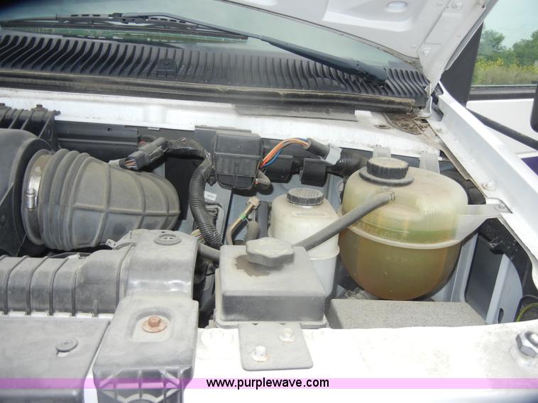 image for item D4999 2005 Ford E450 Super Duty shuttle bus