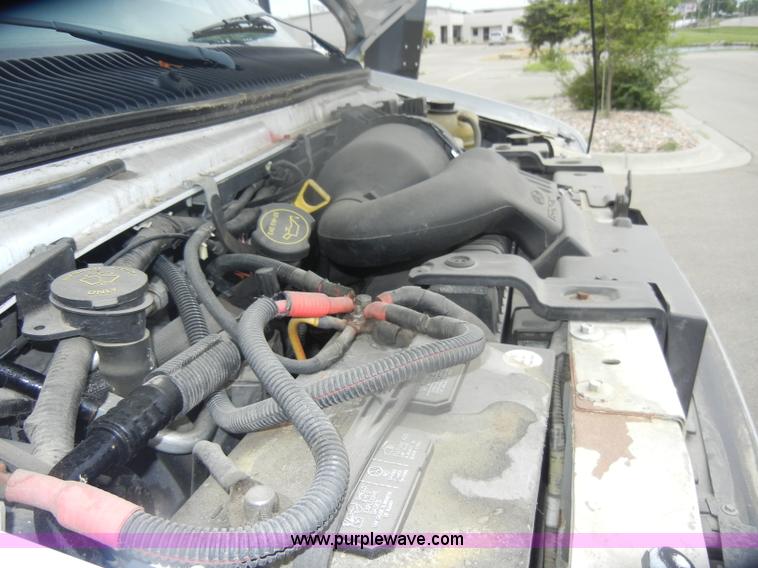 image for item D4999 2005 Ford E450 Super Duty shuttle bus