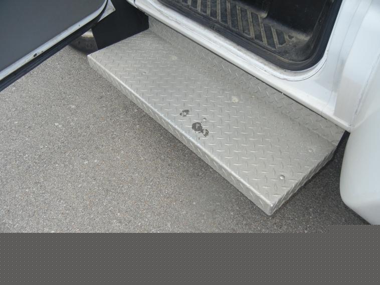 image for item D4999 2005 Ford E450 Super Duty shuttle bus