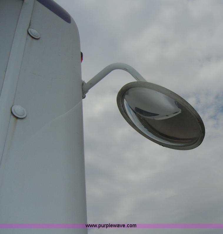 image for item D4999 2005 Ford E450 Super Duty shuttle bus