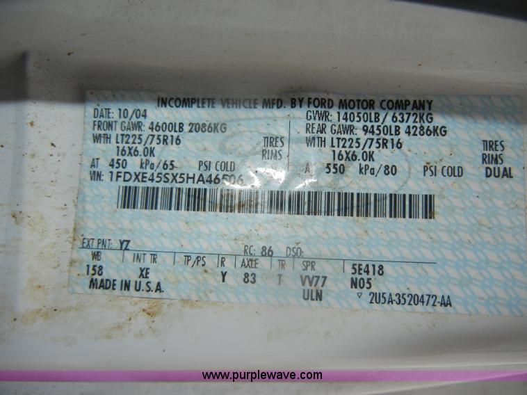 image for item D4999 2005 Ford E450 Super Duty shuttle bus