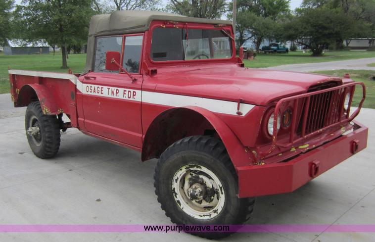image for item D5646 1967 Kaiser Jeep pickup truck